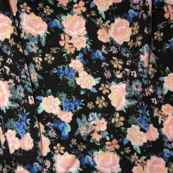 Small floral tank top with laced back - Picture 3 of 3